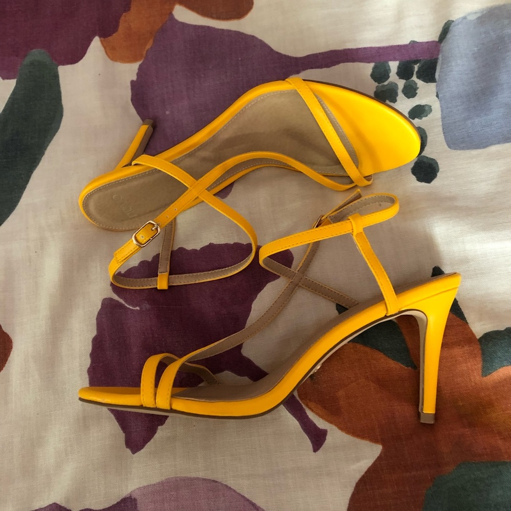 Novo Menorca Heels (Size 8)